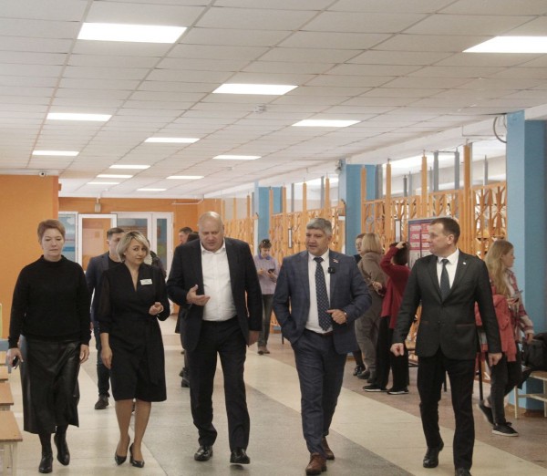 
									Шелест рассказал о преображении омской гимназии № 159   