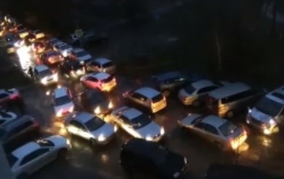 
									«Платон Юрьевич, надеюсь, вы тоже стоите»: о чем омичи говорят в пробках? 