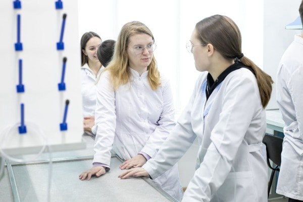 В ОмГУ обновили лабораторию неорганической химии