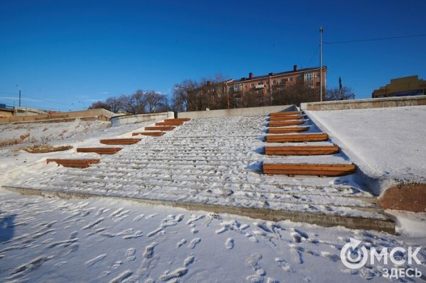 Идея для экстремалов: сморим ледостав на Иртыше за новой барной стойкой прямо на улице