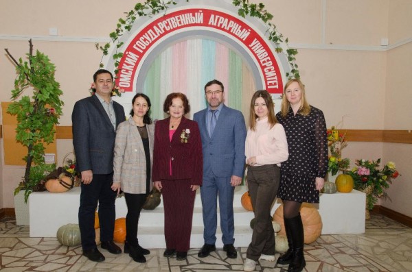 В Омском ГАУ отметили лучших преподавателей и сотрудников
В Омском ГАУ отметили лучших преподавателей и сотрудников