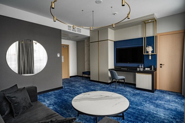 Омичей приглашают провести новогодние каникулы в отеле 50|60
Омичей приглашают провести новогодние каникулы в отеле 50|60