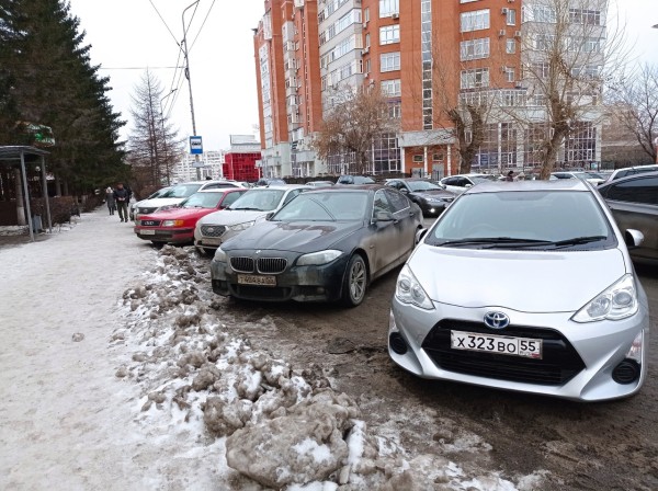 Транспортный коллапс: к чему может привести запрет парковок в центре Омска?
Транспортный коллапс: к чему может привести запрет парковок в центре Омска?