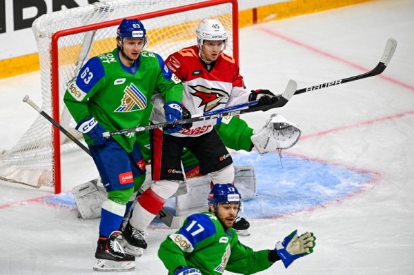 
									«Авангард» прервал десятиматчевую победную серию, проиграв в Уфе 