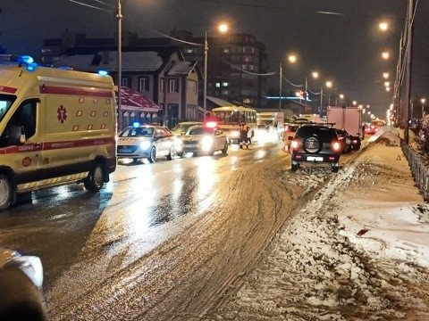 Ранним утром в Омске насмерть сбили женщину на «зебре»
Ранним утром в Омске насмерть сбили женщину на «зебре»