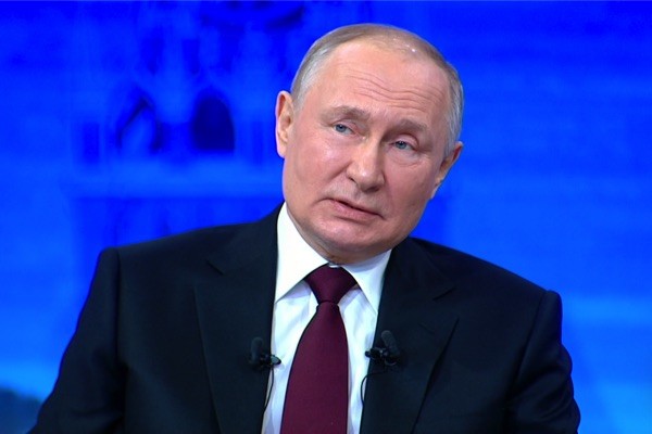 Российский президент собрался перечитать Уголовный кодекс
Российский президент собрался перечитать Уголовный кодекс