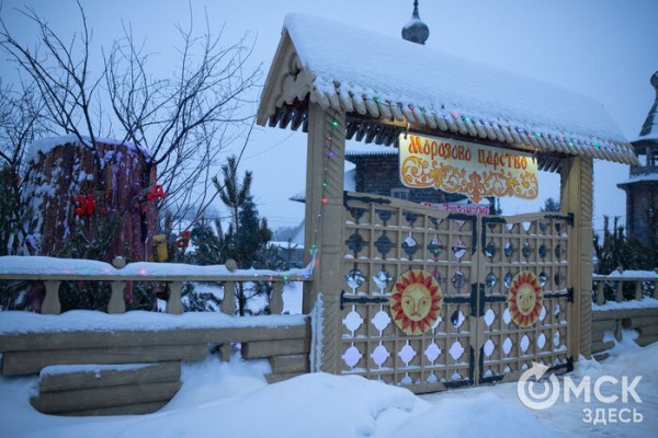 Сколько ваты ушло на резиденцию и как выгуливать оленя? Дед Мороз делится секретами