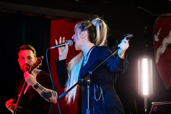 "Твоя группа" ждёт тебя. Омичи зажгли танцпол в популярном омском баре