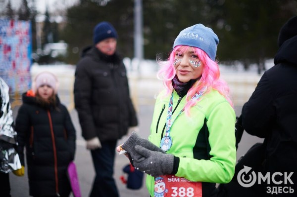 Много фото: омские спортсмены выиграли медальный зачет Рождественского полумарафона