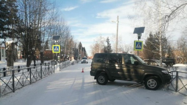 Под Омском водитель сбил девочку и врезался в забор Под Омском водитель сбил девочку и врезался в забор