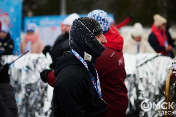 Много фото: омские спортсмены выиграли медальный зачет Рождественского полумарафона