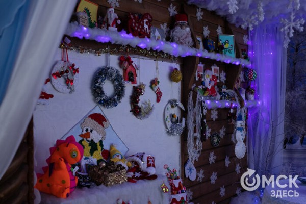 Сколько ваты ушло на резиденцию и как выгуливать оленя? Дед Мороз делится секретами