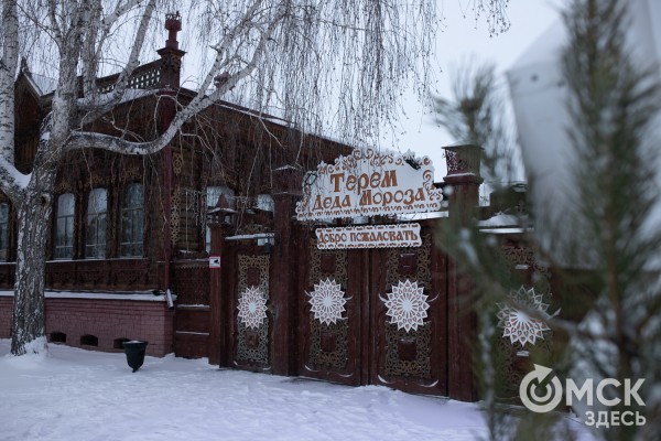 Сколько ваты ушло на резиденцию и как выгуливать оленя? Дед Мороз делится секретами