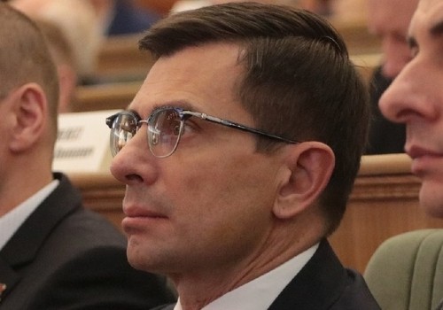 Хоценко пообещал Антропенко помочь построить, наконец, гостиницу на ул. Интернациональная Хоценко пообещал Антропенко помочь построить, наконец, гостиницу на ул. Интернациональная