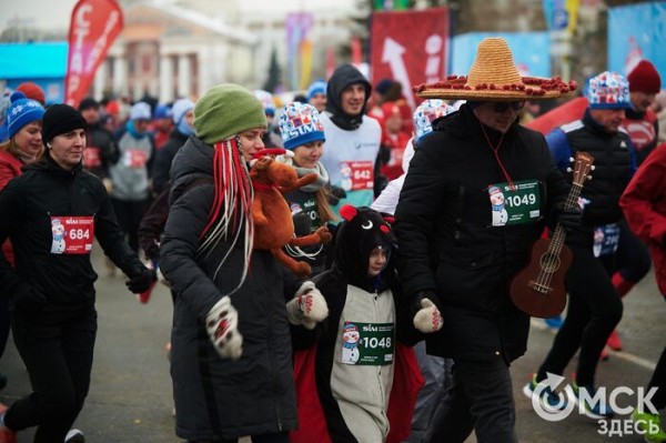 Много фото: омские спортсмены выиграли медальный зачет Рождественского полумарафона