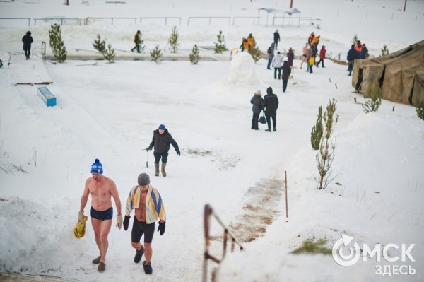 Как окунались в купель: омичи покорили стихию в -20 градусов