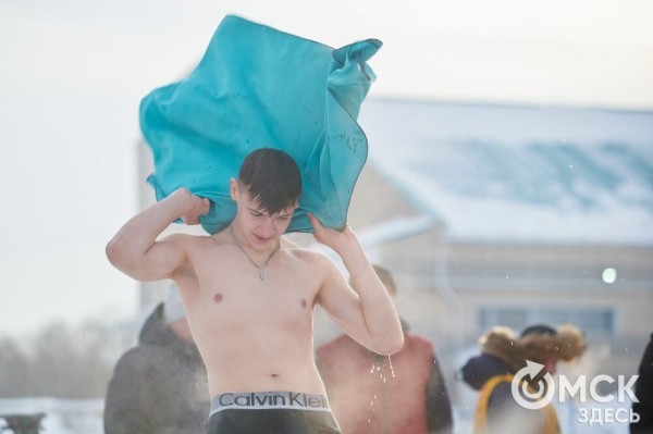 Как окунались в купель: омичи покорили стихию в -20 градусов