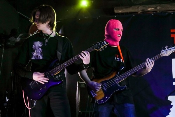 "Твоя группа" ждёт тебя. Омичи зажгли танцпол в популярном омском баре