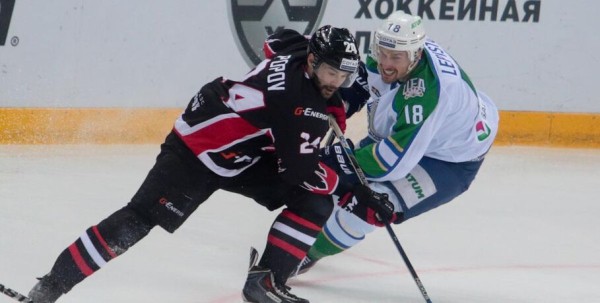 Стяг с именем Александра Попова поднимут под своды ледовой арены в Омске