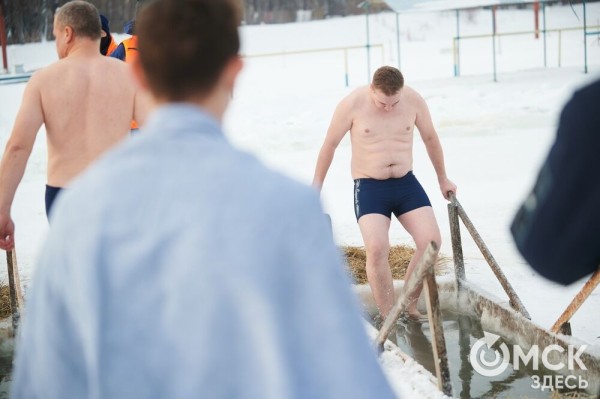Как окунались в купель: омичи покорили стихию в -20 градусов