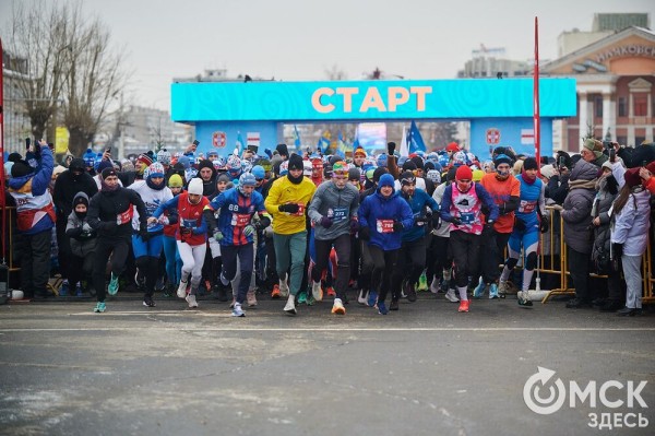 Много фото: омские спортсмены выиграли медальный зачет Рождественского полумарафона