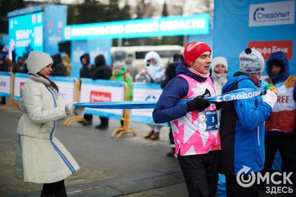 Много фото: омские спортсмены выиграли медальный зачет Рождественского полумарафона