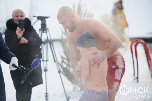 Как окунались в купель: омичи покорили стихию в -20 градусов