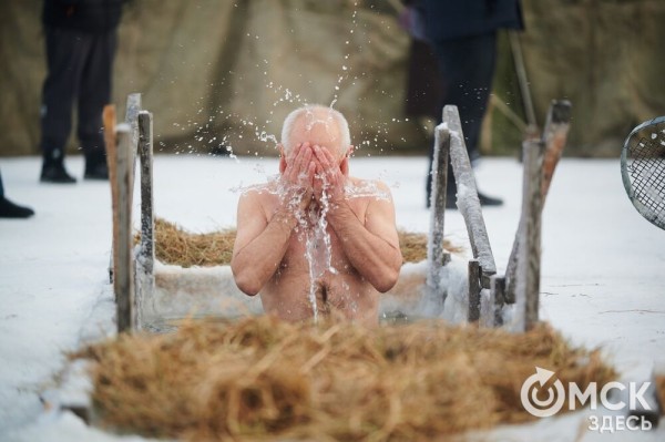 Как окунались в купель: омичи покорили стихию в -20 градусов