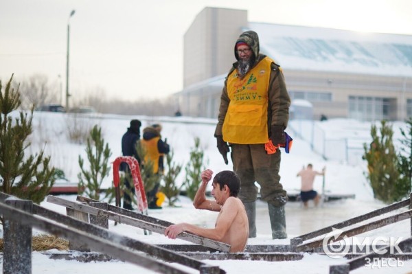 Как окунались в купель: омичи покорили стихию в -20 градусов