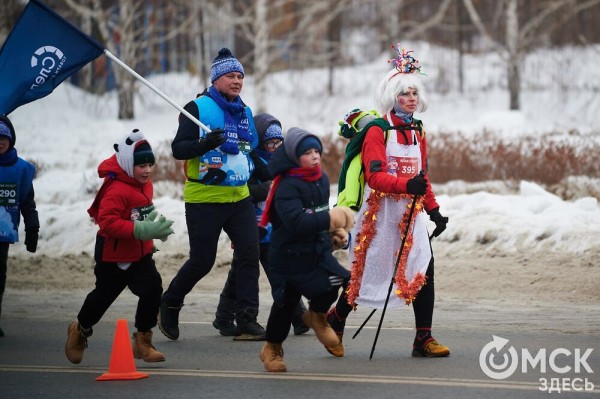 Много фото: омские спортсмены выиграли медальный зачет Рождественского полумарафона