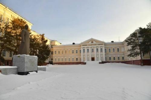 Хоценко поручил начать процедуру экспертизы зданий Омского кадетского корпуса