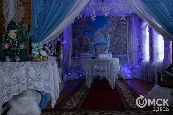 Сколько ваты ушло на резиденцию и как выгуливать оленя? Дед Мороз делится секретами