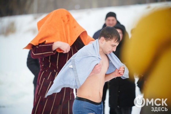 Как окунались в купель: омичи покорили стихию в -20 градусов