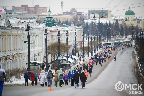 Много фото: омские спортсмены выиграли медальный зачет Рождественского полумарафона