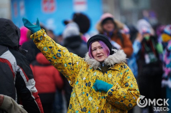 Много фото: омские спортсмены выиграли медальный зачет Рождественского полумарафона