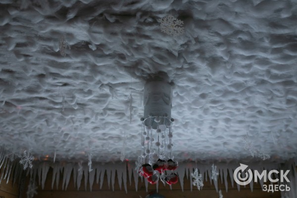 Сколько ваты ушло на резиденцию и как выгуливать оленя? Дед Мороз делится секретами