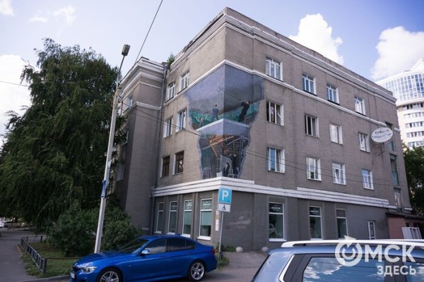 Иллюзия с эффектом отсутствия стены. Обсуждаем граффити, которое оценил Артемий Лебедев