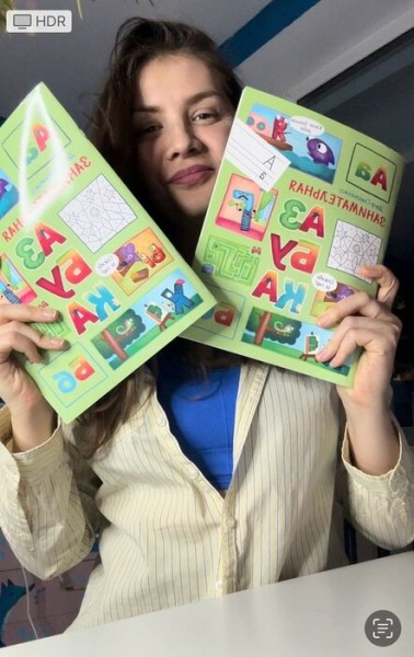 Путать буквы, но знать подход к детям. Иллюстратор из Омска создаёт особенные книги Путать буквы, но знать подход к детям. Иллюстратор из Омска создаёт особенные книги