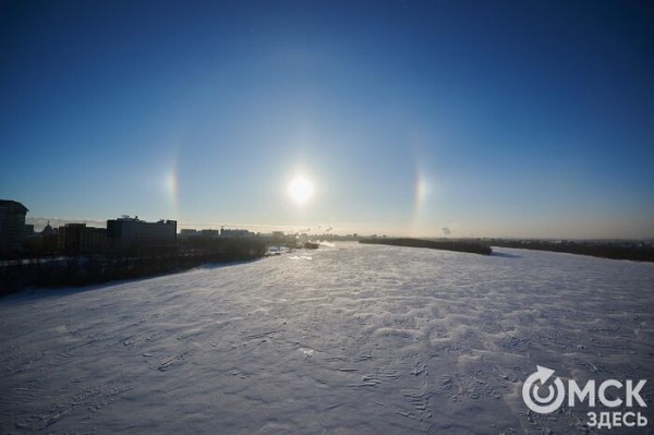 Сближение Луны и Юпитера над Омском сменилось огромным гало Сближение Луны и Юпитера над Омском сменилось огромным гало