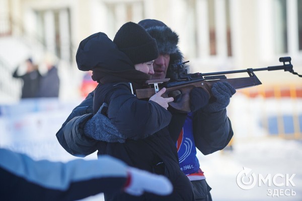 Раньше маршировали курсанты, теперь рассекают сноубордисты. Как прошёл День зимних видов спорта