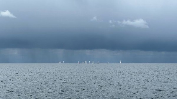 В море соперники, на берегу друзья. Рулевой омской команды рассказал, как проходит парусная регата