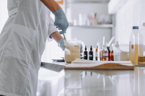 От личных проблем с кожей до международных выставок и мировой известности: омичка создала бренд авторской косметики От личных проблем с кожей до международных выставок и мировой известности: омичка создала бренд авторской косметики