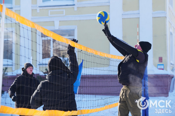 Раньше маршировали курсанты, теперь рассекают сноубордисты. Как прошёл День зимних видов спорта