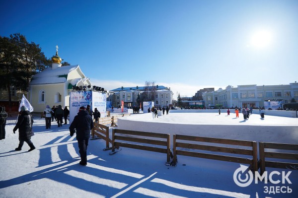 Раньше маршировали курсанты, теперь рассекают сноубордисты. Как прошёл День зимних видов спорта