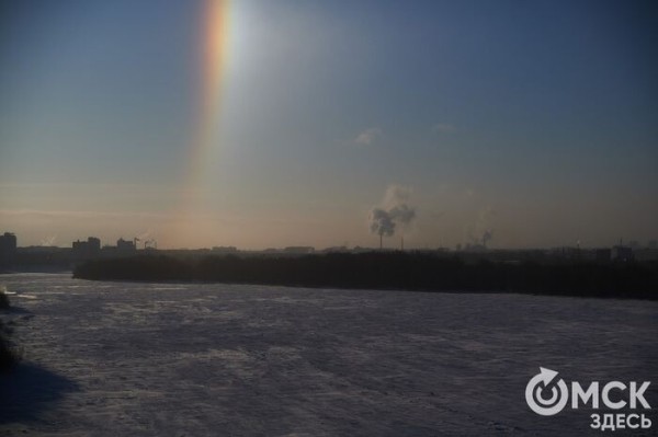 Сближение Луны и Юпитера над Омском сменилось огромным гало Сближение Луны и Юпитера над Омском сменилось огромным гало