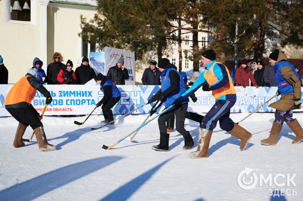 Раньше маршировали курсанты, теперь рассекают сноубордисты. Как прошёл День зимних видов спорта