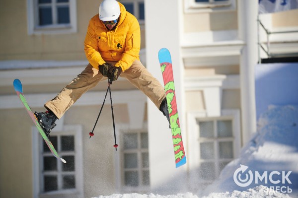 Раньше маршировали курсанты, теперь рассекают сноубордисты. Как прошёл День зимних видов спорта