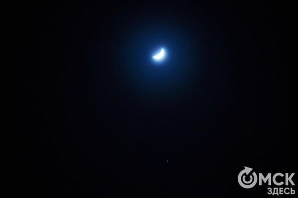 Сближение Луны и Юпитера над Омском сменилось огромным гало Сближение Луны и Юпитера над Омском сменилось огромным гало