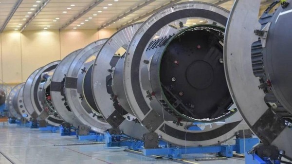 Глава Роскосмоса Юрий Борисов приехал на омский завод «Полёт» Глава Роскосмоса Юрий Борисов приехал на омский завод «Полёт»