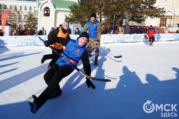 Раньше маршировали курсанты, теперь рассекают сноубордисты. Как прошёл День зимних видов спорта